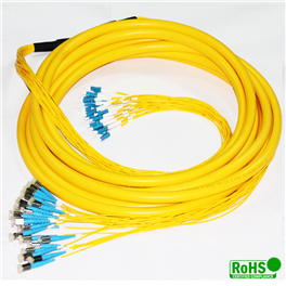 带 D4 连接器的单模单工光纤电缆